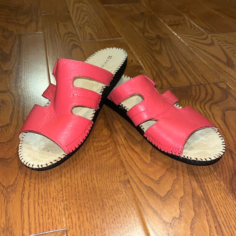 Naturalizer serene women’s red slip on leather sandal size 7.5 M
